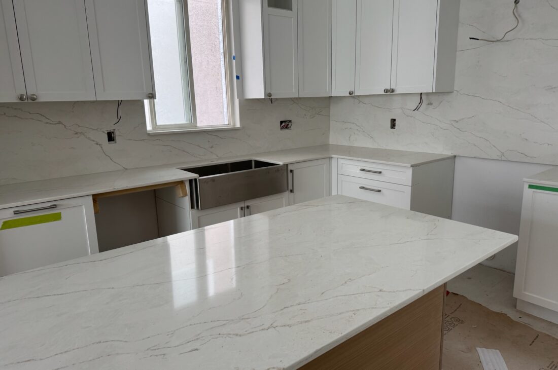 Kitchen quartz countertop and backsplash installation in Vancouver and Metro Vancouver including Burnaby, Coquitlam, Surrey, Delta, Maple Ridge, Port Coquitlam, North Vancouver, West Vancouver and Downtown Vancouver. Vicostone Mangata quartz with seamless modern design.