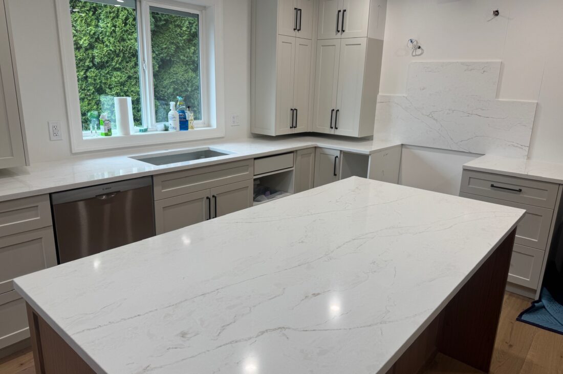 Kitchen quartz countertop Vico stone Marmoris BQ6801 installation in Chilliwack and Metro Vancouver including Vancouver, Burnaby, Coquitlam, Surrey, Delta, Maple Ridge, Port Coquitlam, North Vancouver, West Vancouver and Downtown Vancouver. Vicostone Marmoris quartz with 3cm countertops and backsplash behind stove.
